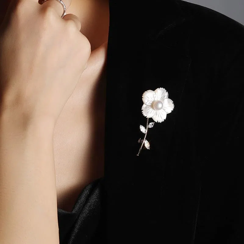 Spilla da donna per anniversario, regalo per moglie, spilla con perle naturali selezionate a mano di qualità AAA e moissanite color D, regalo per mamma, fidanzata, lei, NO11195, metallo, perla