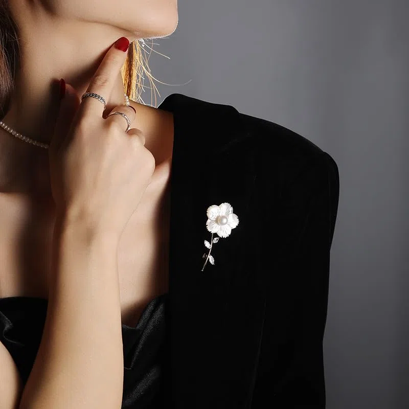 Spilla da donna per anniversario, regalo per moglie, spilla con perle naturali selezionate a mano di qualità AAA e moissanite color D, regalo per mamma, fidanzata, lei, NO11195, metallo, perla