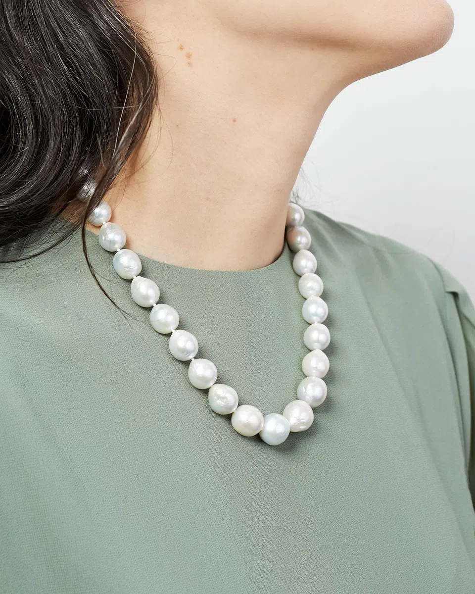 Secret & You Collana di Perle Coltivate d'Acqua Dolce Barocche Edison da 42 cm di lunghezza Perle Barocche Grandi con un nodo tra ogni perla e chiusura in Argento Sterling.