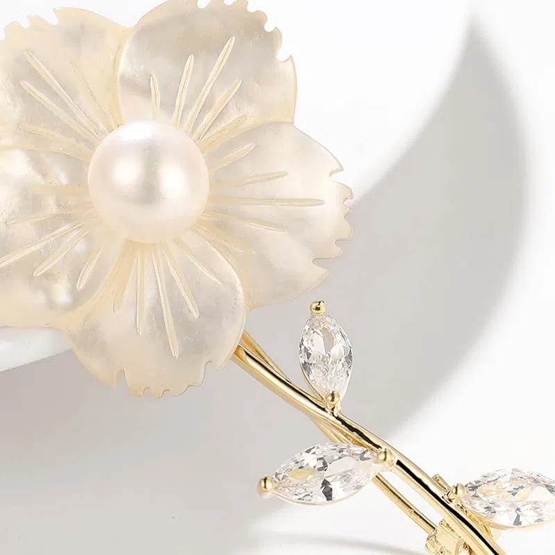 Spilla da donna per anniversario, regalo per moglie, spilla con perle naturali selezionate a mano di qualità AAA e moissanite color D, regalo per mamma, fidanzata, lei, NO11195, metallo, perla